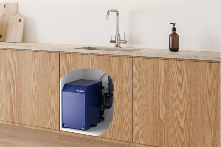 Phinella Primus in einer Küche installiert, gecropped